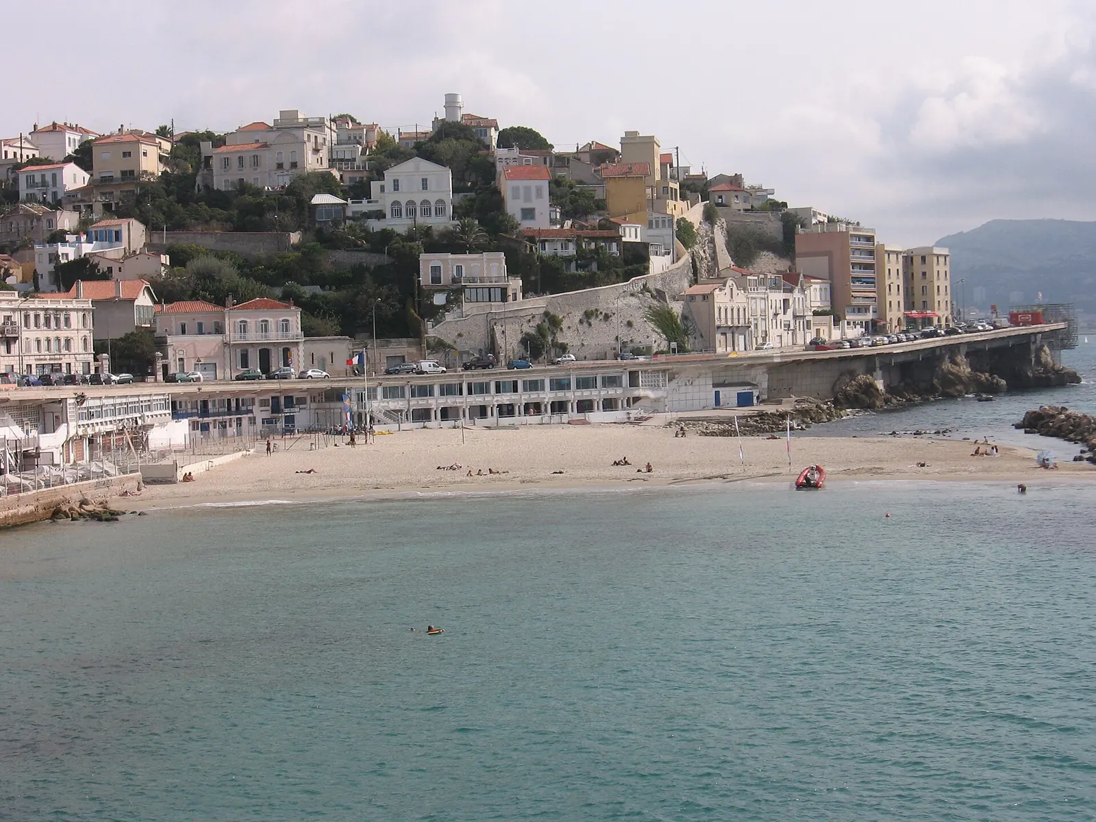 La corniche Kennedy et la mer